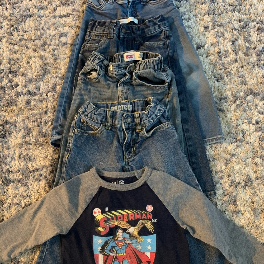 Lot of jeans x4 and shirt 18-24 mo and 2T